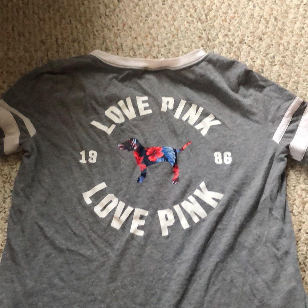 Pink/vs shirt - Picture 2 of 2